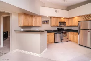 Photo #3: 2281934 Listing