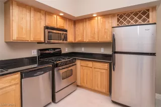 Photo #5: 2281934 Listing