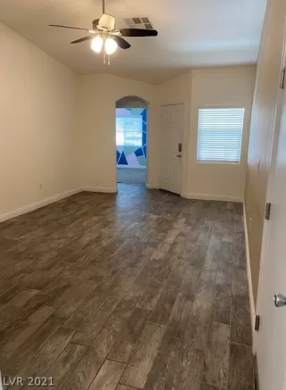 Photo #3: 2281940 Listing