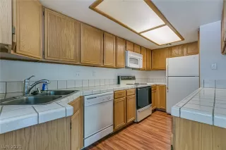 Photo #4: 2281964 Listing