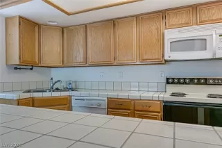 Photo #5: 2281964 Listing