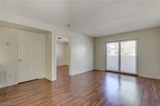 Photo #6: 2281964 Listing