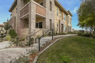 Photo #1: 2281991 Listing 