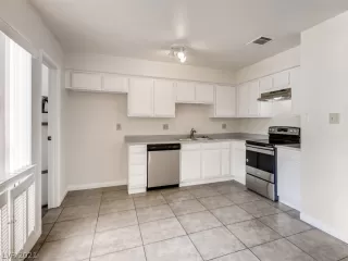 Photo #2: 2282033 Listing