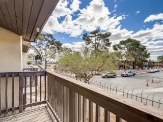 Photo #5: 2282033 Listing