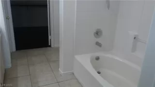 Photo #5: 2282039 Listing