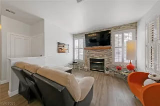 Photo #5: 2282057 Listing