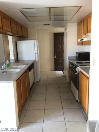 Photo #5: 2282102 Listing