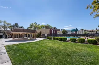 Photo #3: 2282199 Listing