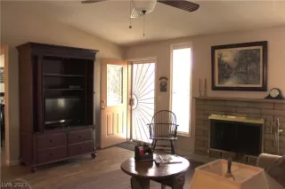 Photo #4: 2282240 Listing