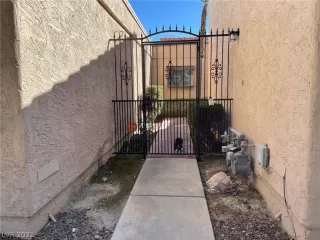 Photo #3: 2282241 Listing