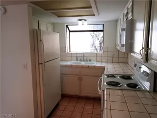 Photo #6: 2282241 Listing