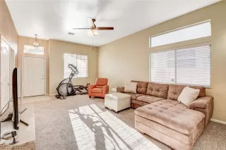 Photo #6: 2282323 Listing