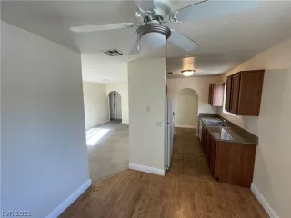 Photo #5: 2282352 Listing 