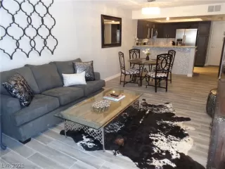 Photo #5: 2282437 Listing 