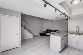 Photo #4: 2282473 Listing