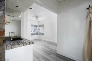 Photo #6: 2282482 Listing