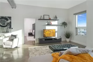 Photo #2: 2282487 Listing