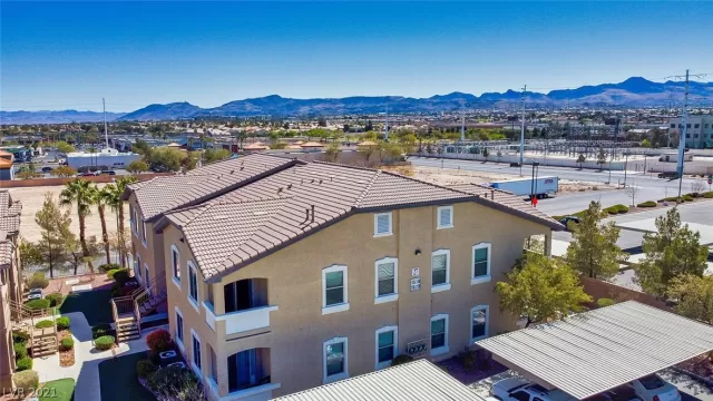 MLS: 2282500 Condo For Sale