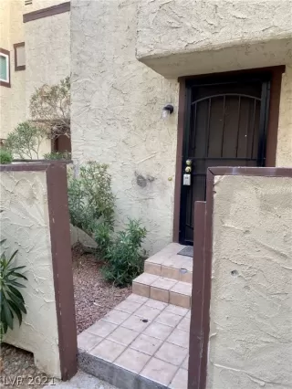 Photo #1: 2282556 Listing