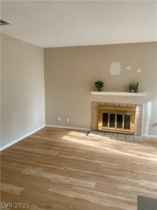 Photo #4: 2282556 Listing