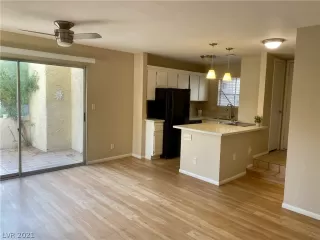 Photo #6: 2282556 Listing