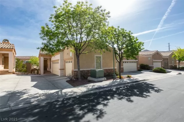 MLS: 2282613 Condo For Sale