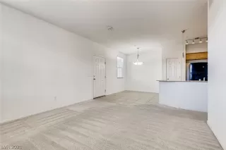 Photo #5: 2282618 Listing