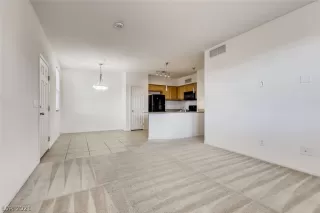 Photo #6: 2282618 Listing