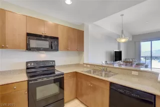 Photo #2: 2282699 Listing