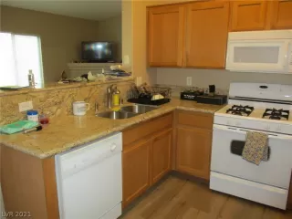 Photo #5: 2282783 Listing