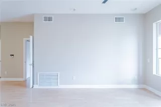 Photo #5: 2282830 Listing