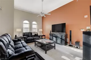 Photo #4: 2282897 Listing