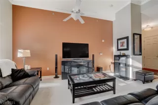 Photo #5: 2282897 Listing