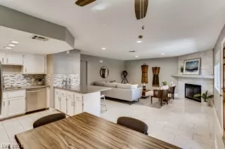 Photo #4: 2282944 Listing