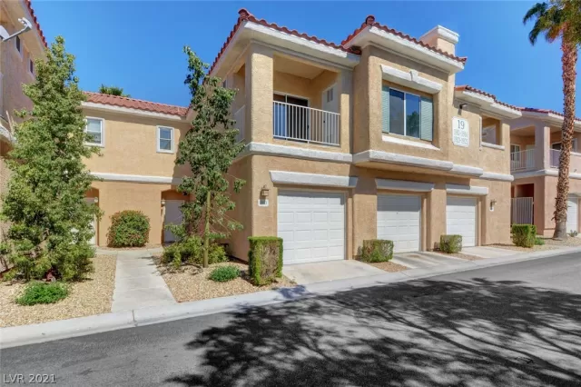 MLS: 2282966 Condo For Sale