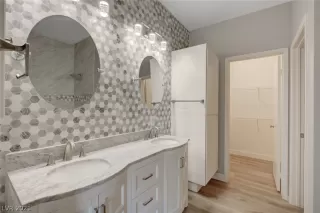 Photo #1: 2282966 Listing 