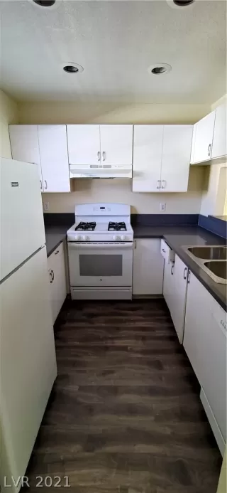 Photo #2: 2283033 Listing 