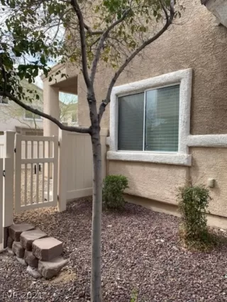 Photo #3: 2283042 Listing