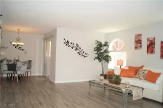 Photo #4: 2283082 Listing