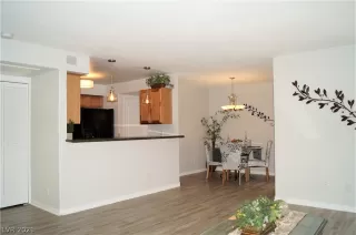 Photo #5: 2283082 Listing