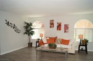 Photo #6: 2283082 Listing