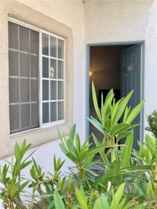 Photo #3: 2283173 Listing