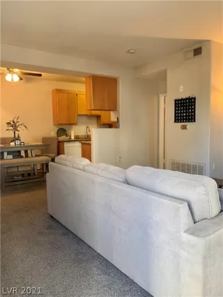 Photo #4: 2283173 Listing