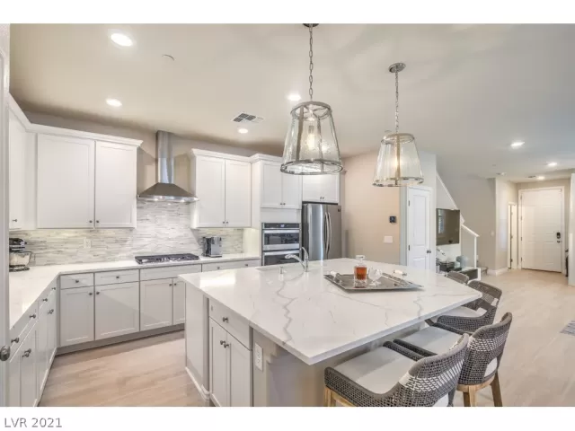 MLS: 2283268 Condo For Sale