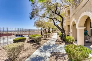 Photo #2: 2283289 Listing