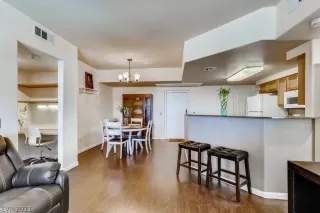 Photo #6: 2283289 Listing