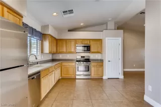 Photo #4: 2283292 Listing