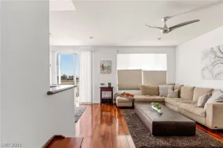 Photo #2: 2283401 Listing