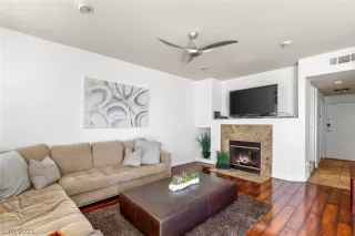 Photo #3: 2283401 Listing